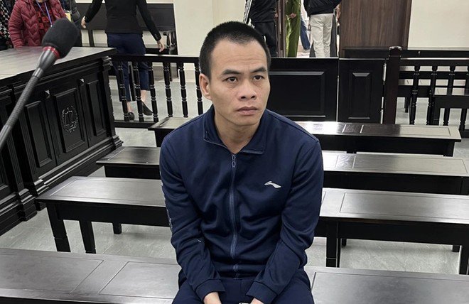 Đinh Văn Việt bị đưa ra xét xử tại phiên tòa.