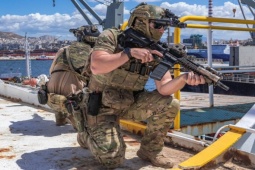 Thế giới - Tiết lộ mới vụ 2 đặc nhiệm SEAL của Mỹ mất tích khi trèo lên "thuyền chở vũ khí" của Iran