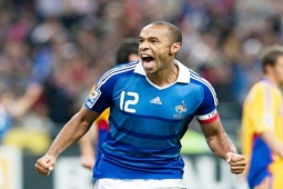 Đàn ông - "Sát thủ ghi bàn" vĩ đại của làng bóng nói về "cuộc chiến" với căn bệnh quái ác