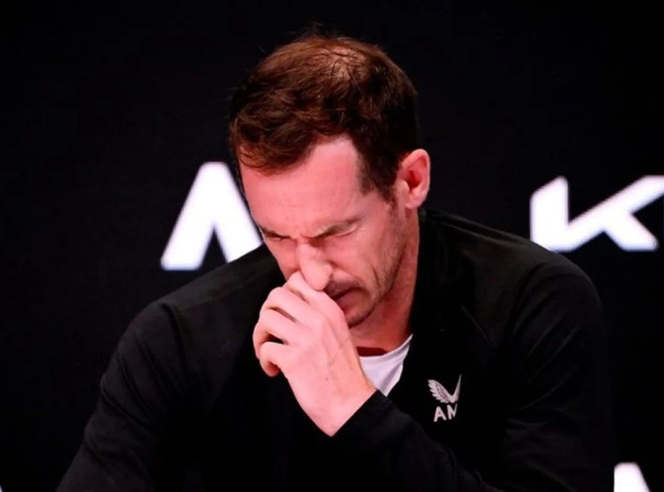 Murray cố kìm nén cảm xúc sau khi sớm&nbsp;bị loại khỏi Australian Open 2024