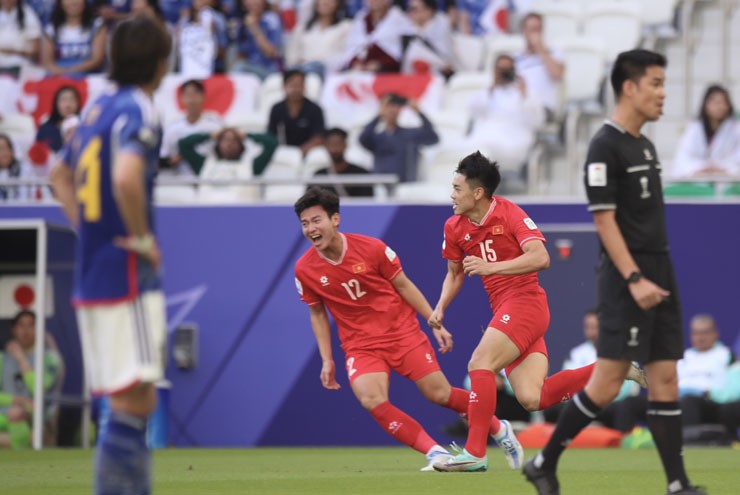 Dù có lúc gây bất ngờ, Việt Nam sau cùng vẫn thua Nhật Bản 2-4