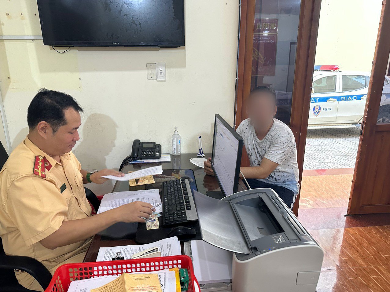  Tài xế T. bị xử phạt với 2 lỗi vi phạm (ảnh CA)