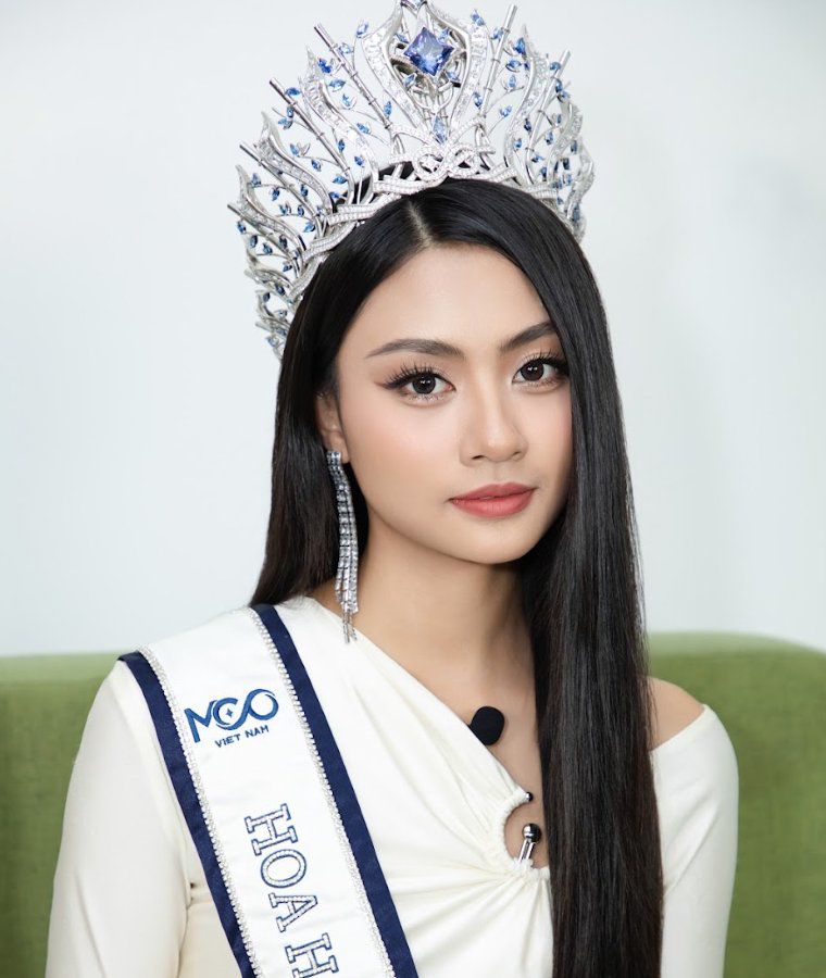Top 2 Hoa hậu Hoàn vũ Việt Nam 2023 khóc khi kể quá khứ: Nhà xập xệ, dột nát, không có cơm ăn - 5