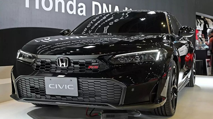 Honda Civic Rs có trang bị bodykit mới