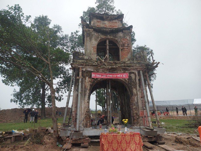 Toàn cảnh “Thần đèn” di dời cổng đền hơn 200 tuổi ở Hà Tĩnh - 3