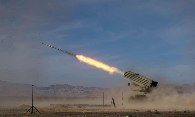 Tên lửa được Iran phóng trong một cuộc tập trận. Ảnh: Zuma Press