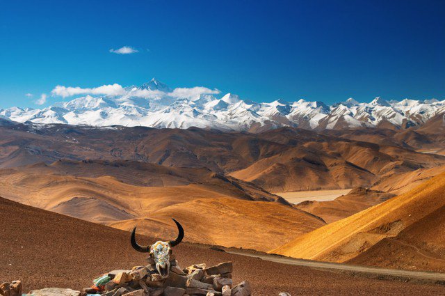 Cảnh quan hùng vĩ của Tây Tạng - Ảnh: THE LANDS OF SNOW