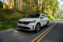 Giá xe KIA Sorento niêm yết và lăn bánh tháng 1/2024