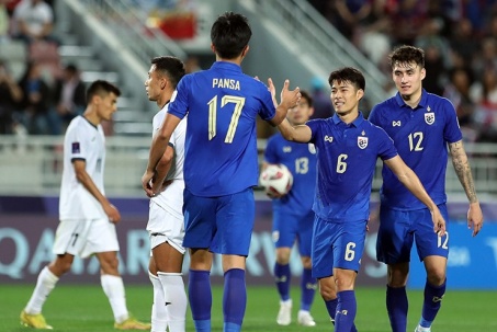 ĐT Thái Lan tưng bừng ăn mừng trận thắng đầu tiên ở Asian Cup 2023