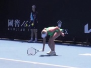 Thể thao - &quot;Sharapova mới&quot; đập nát vợt, đối thủ nhặt lên tặng fan ở Australian Open