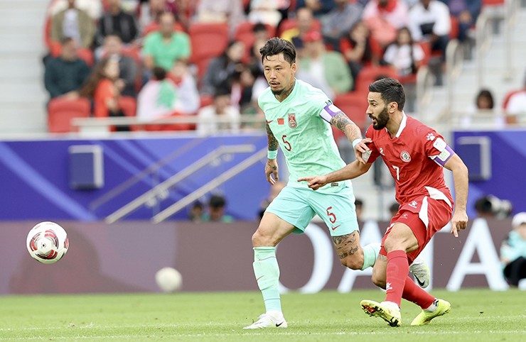 Hòa Lebanon, Trung Quốc (áo xanh) bị đánh giá chơi tệ hơn cả trận gặp Tajikistan