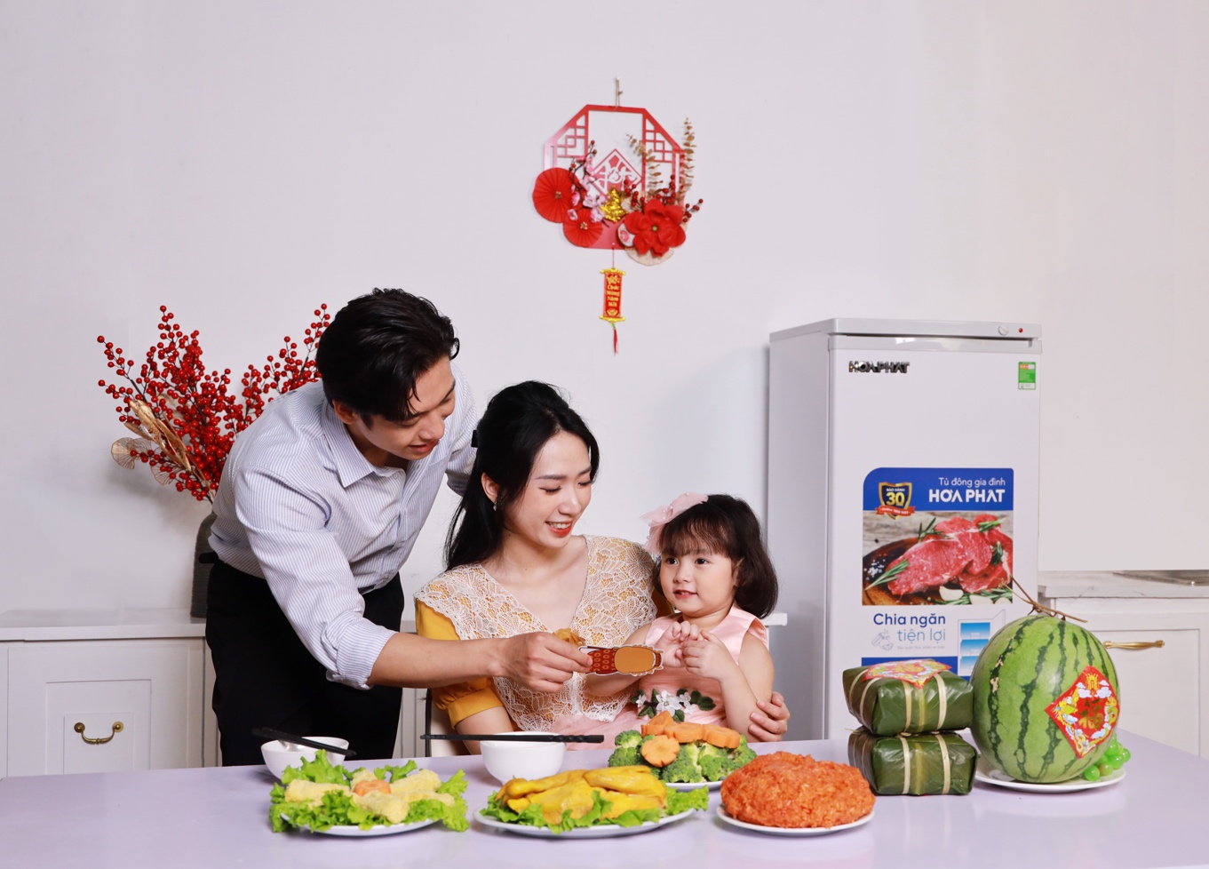 Tủ đông Hoà Phát dần trở nên quen thuộc trong căn bếp Việt nhờ những khả năng bảo quản thực phẩm tươi ngon và hiệu năng ổn định, tiết kiệm điện.
