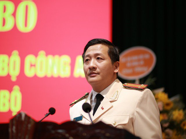 Trung tá Nguyễn Quốc Hùng, Phó Giám đốc Công an tỉnh Hà Tĩnh, phát biểu tại buổi lễ (Ảnh Công an Hà Tĩnh)
