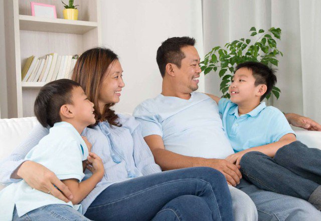 Cho con hiểu được rõ mình đang ở độ tuổi như thế nào cũng rất quan trọng. Ảnh minh họa