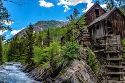 Du lịch - Kỳ lạ du khách băng rừng vượt suối chỉ để ngắm ngôi nhà đặc biệt này