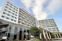 Kinh doanh - Chủ tịch TNH tặng 3 triệu cổ phiếu trị giá 60 tỷ đồng cho hai con