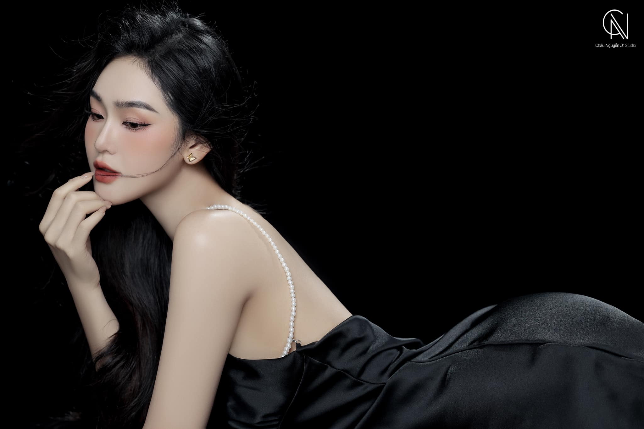 Gu mặc đời thực của nàng "tiểu tam hot sóng phim Việt" đang khiến khán giả bất bình - 1