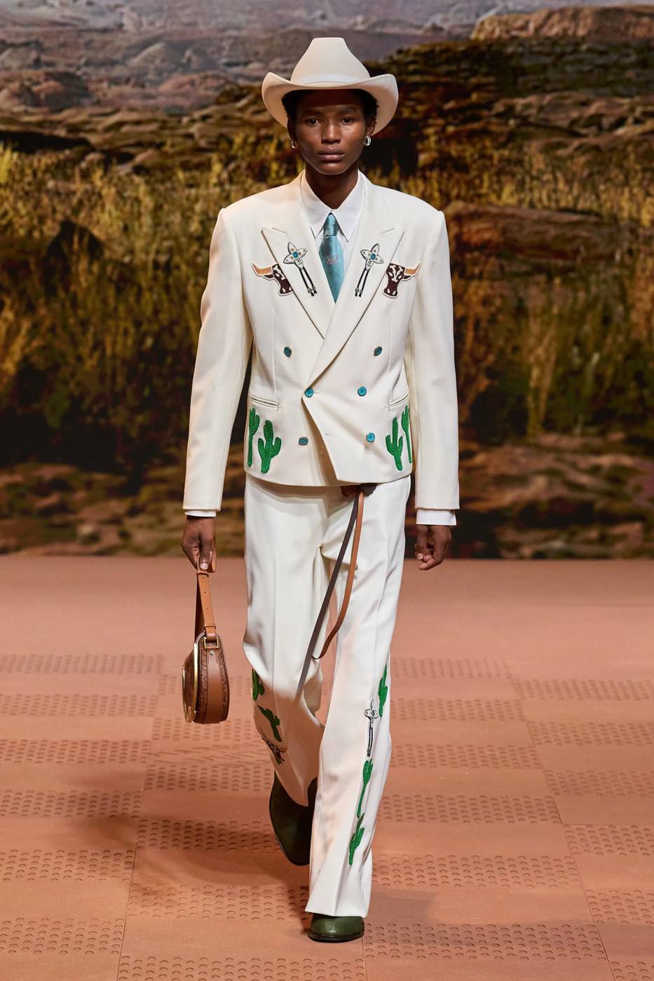 Bộ sưu tập Louis Vuitton Thu Đông 2024 của Pharrell ấn tượng với sự xa hoa, tinh tế - 14
