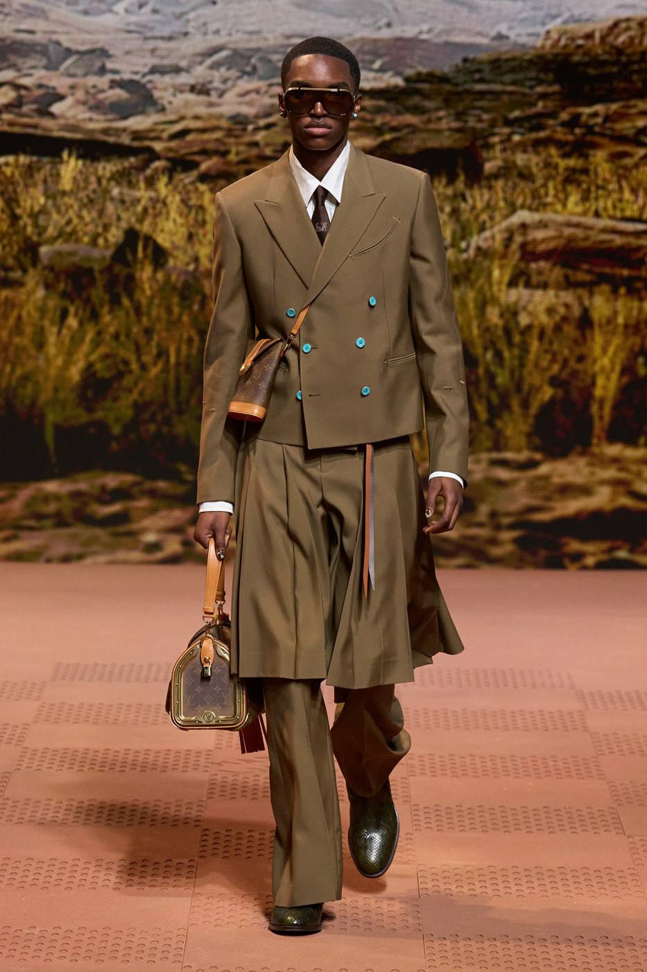 Bộ sưu tập Louis Vuitton Thu Đông 2024 của Pharrell ấn tượng với sự xa hoa, tinh tế - 12
