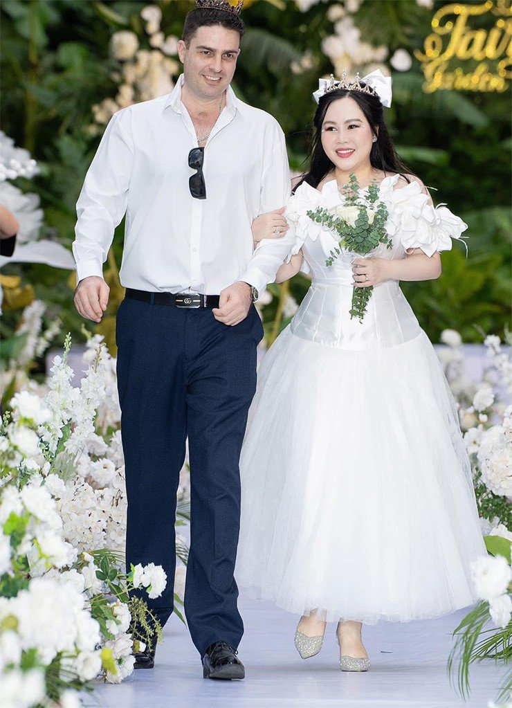 Những sao Việt "đứt gánh" với chồng ngoại quốc: Sốc nhất cuộc hôn nhân chỉ hơn 1 năm - 1