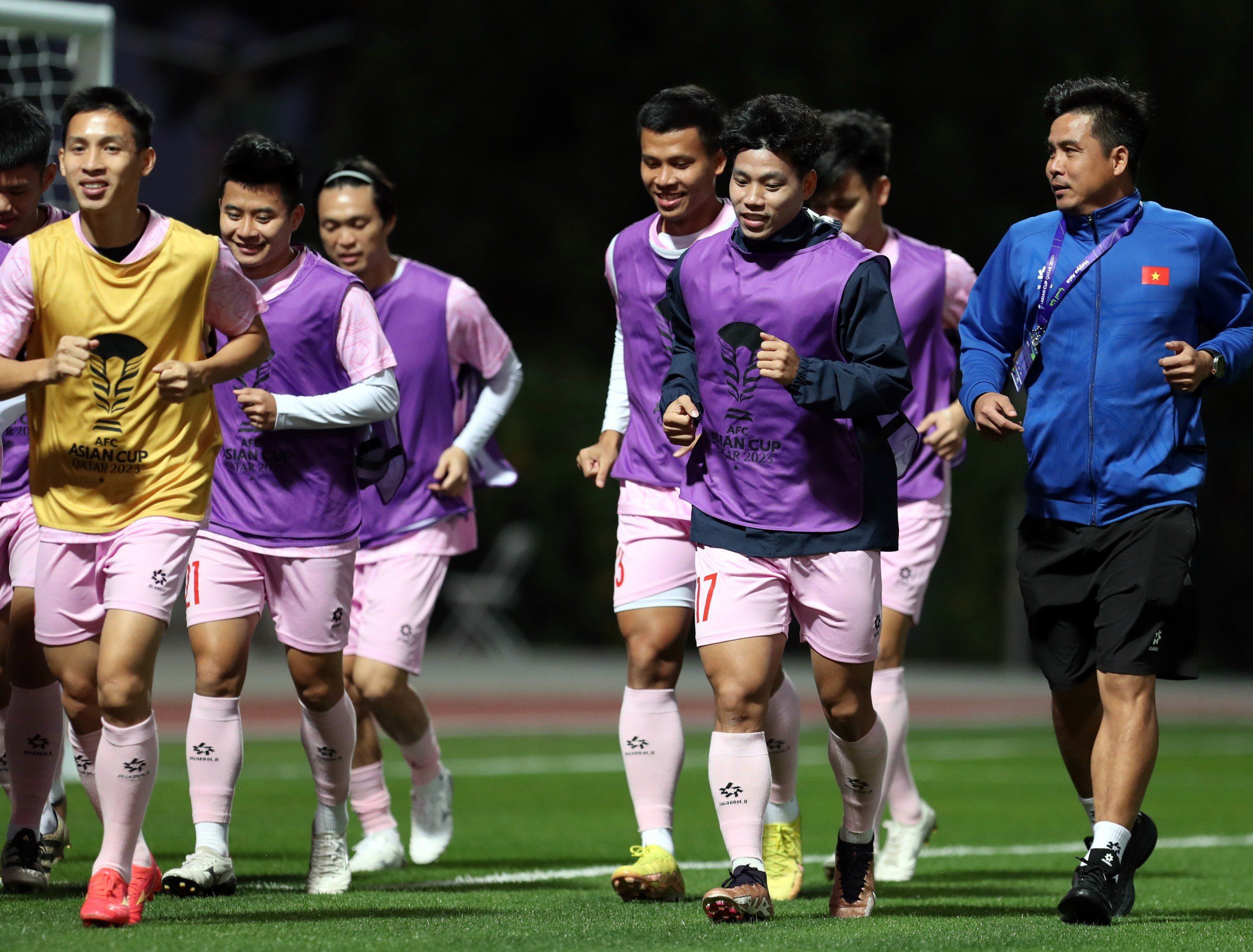 ĐT Việt Nam "luyện công" đấu Indonesia: Đình Bắc bất ngờ vắng mặt - 3