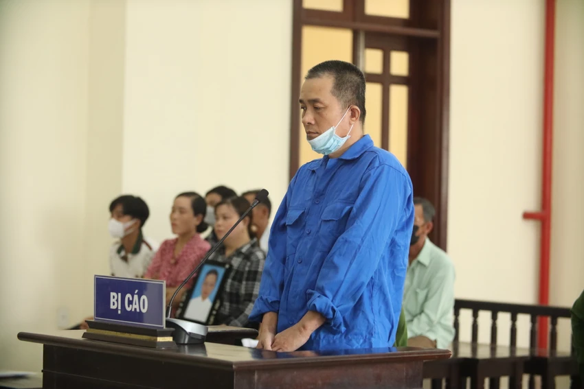 Bị cáo Lê Minh Chiến thừa nhận hành vi sát hại thiếu nữ 18 tuổi. Ảnh:HUỲNH DU