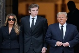 Quý tử của ông Donald Trump vừa lộ diện đã lên xu hướng tìm kiếm vì "đẹp vô thực"