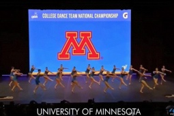 Bạn trẻ - Cuộc sống - Đội nhảy gây sốt vì những động tác không tưởng