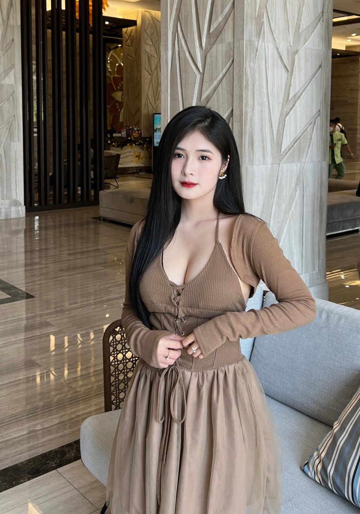 Tháng 10 năm ngoái, Quỳnh cũng phải lên tiếng khi rơi vào drama tình ái. Cô khẳng định: “Mình không có người yêu, bao giờ có mình sẽ tự công khai”.
