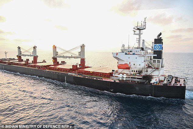 Con tàu thuộc sở hữu của công ty Mỹ bị tấn công khi di chuyển qua Vịnh Aden gần Yemen.