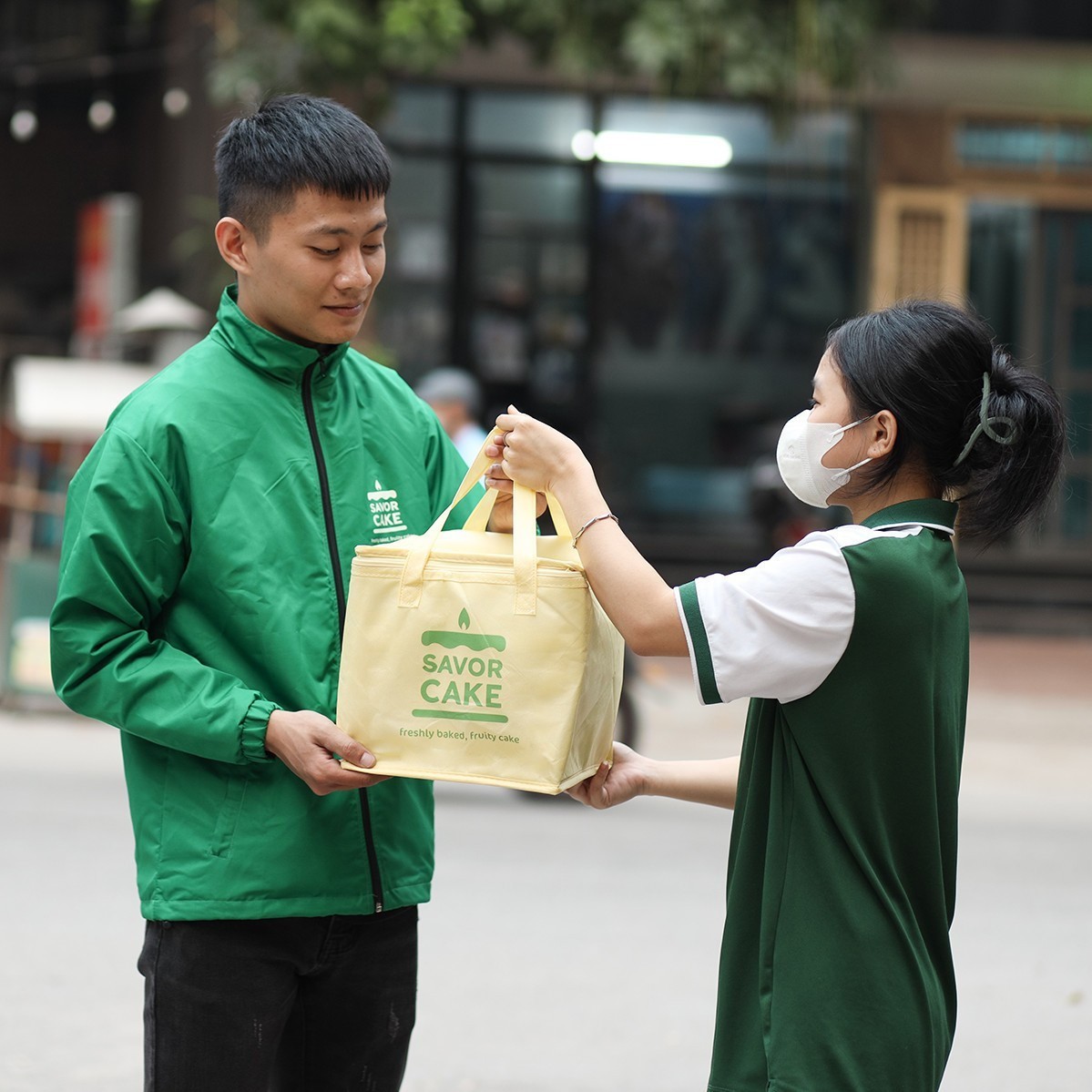 Savor Cake ship bánh đến người tiêu dùng