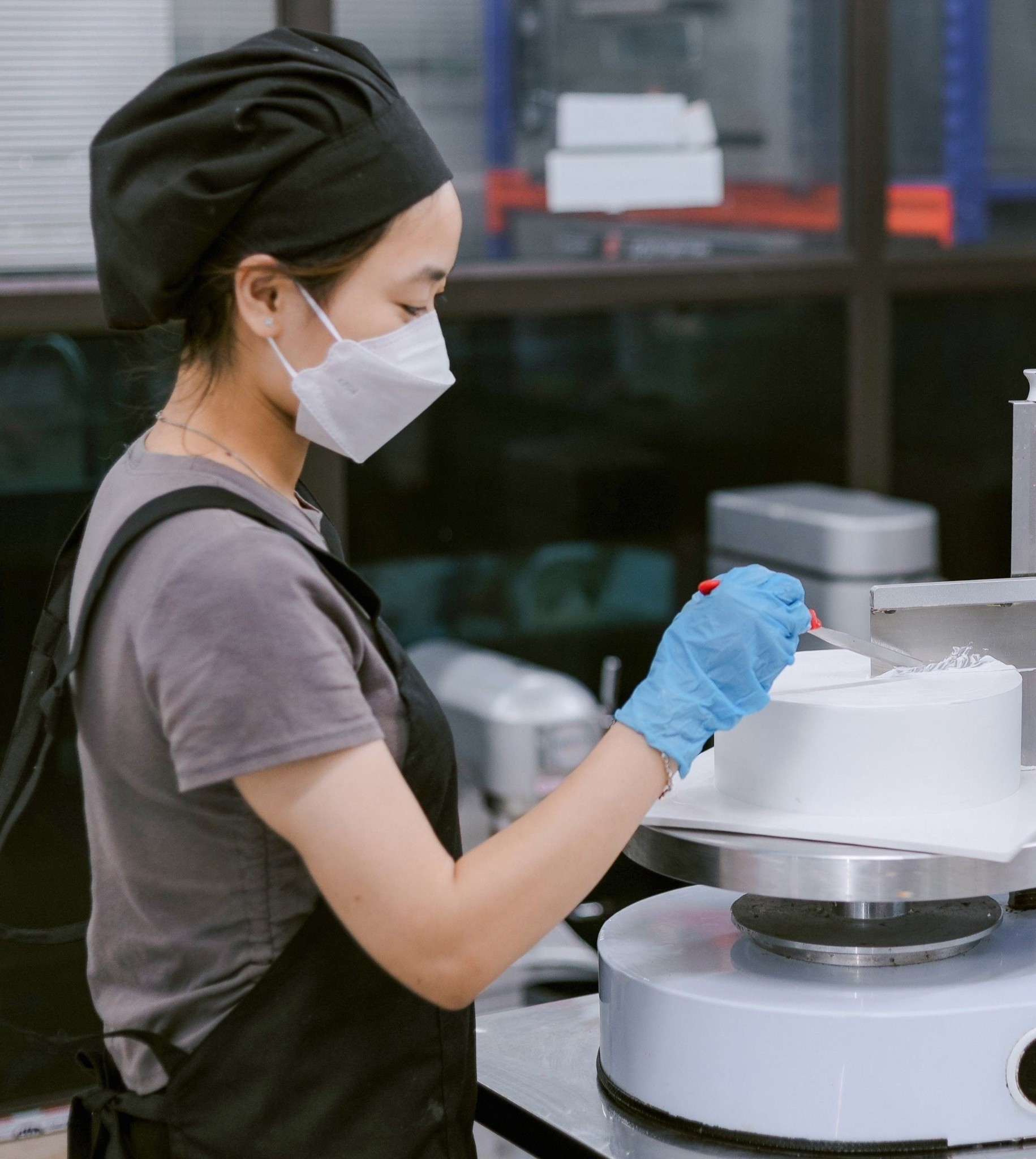 Quá trình sản xuất bánh tại bếp phi tập trung