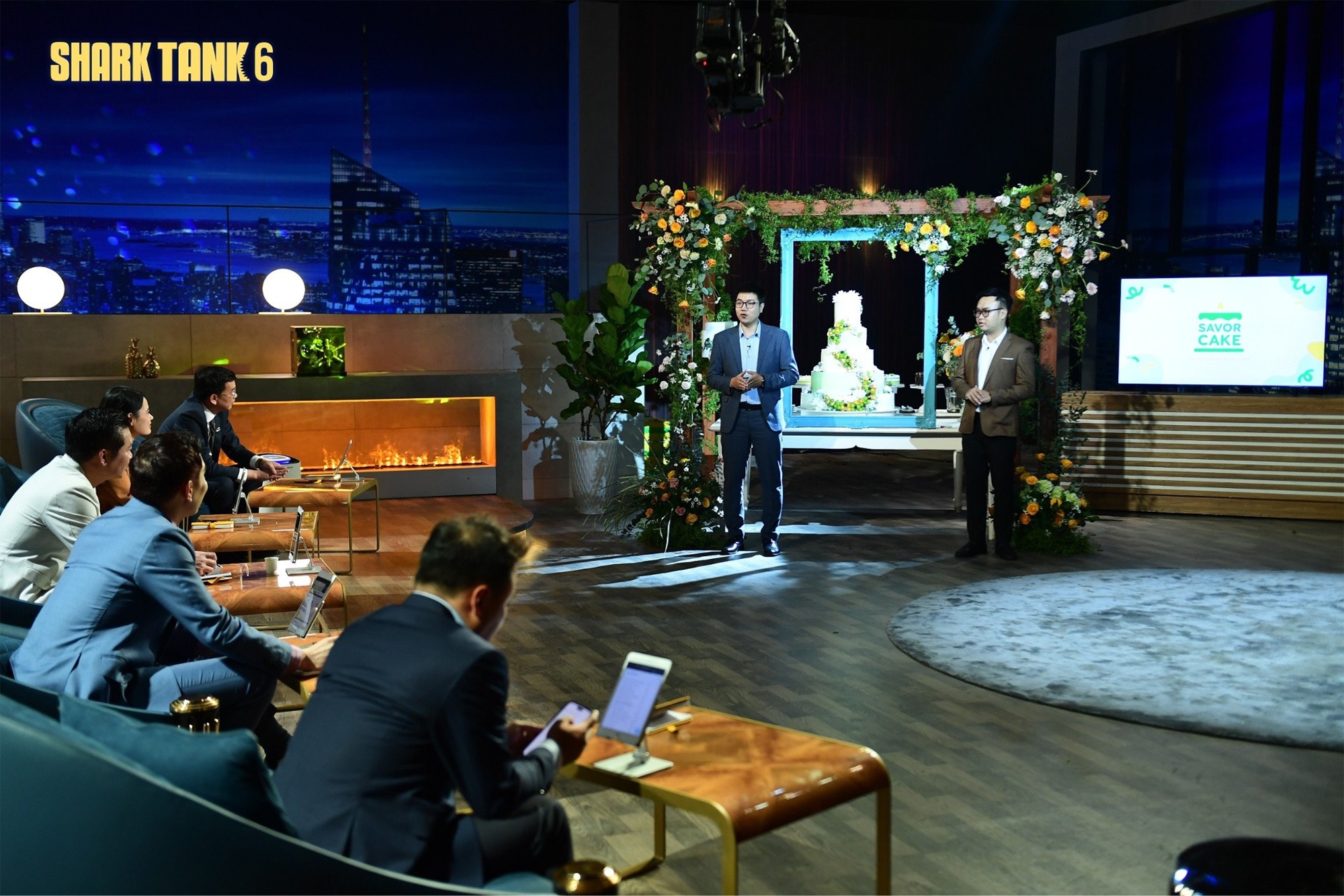 Shark Hưng đề xuất đầu tư 3 tỷ đồng đổi lấy 36% cổ phần để kết hợp giữa sản phẩm bánh của Savor Cake và thương hiệu trà của mình.