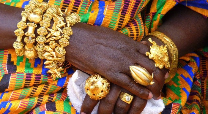 Ở đế chế Ashanti, người càng quyền lực thì càng đeo nhiều vàng. Ảnh: Global Intergold