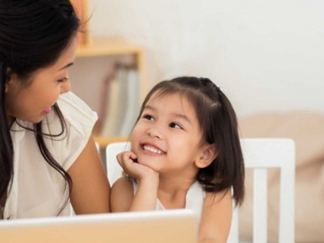 Giáo dục - du học - Muốn trẻ lớn lên thành công, phụ huynh không bao giờ nói với con 4 câu này khi chúng ham mê thiết bị thông minh