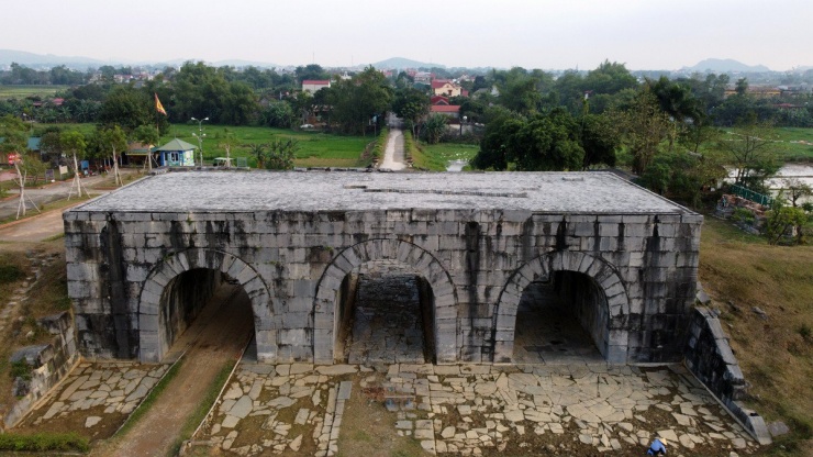Thành đá cổ được Hồ Quý Ly cho xây dựng vào năm 1397 tại huyện Vĩnh Lộc, Thanh Hóa.