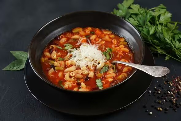 Món canh Minestrone được những gia đình sống thọ nhất thế giới sử dụng