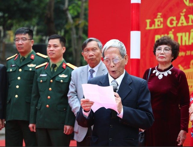 Ông Nguyễn Tuấn Khoa, con trai duy nhất của nhà thơ Thâm Tâm, phát biểu tại lễ gắn biển