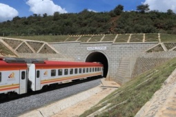 Kinh doanh - Quốc gia nào vay Trung Quốc gần 5 tỷ USD làm đường sắt "khủng"?