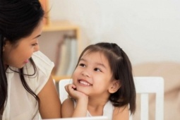 Muốn trẻ lớn lên thành công, phụ huynh không bao giờ nói với con 4 câu này khi chúng ham mê thiết bị thông minh