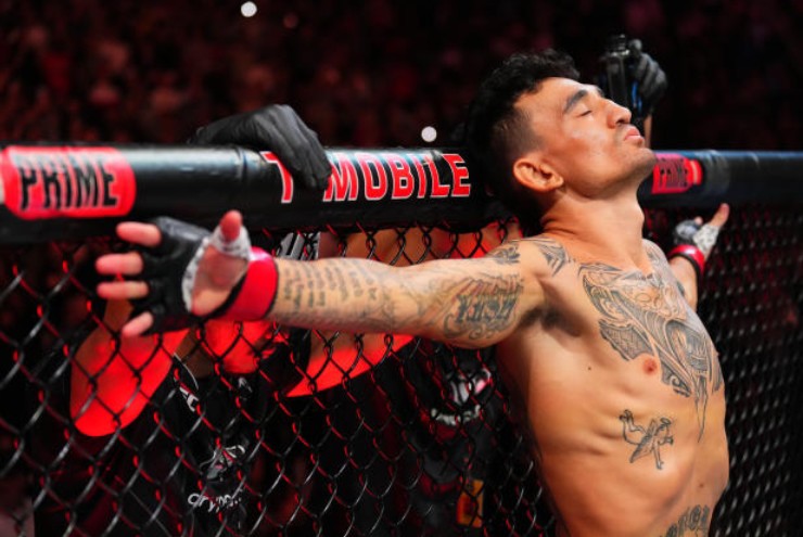 Holloway chuẩn bị tái xuất