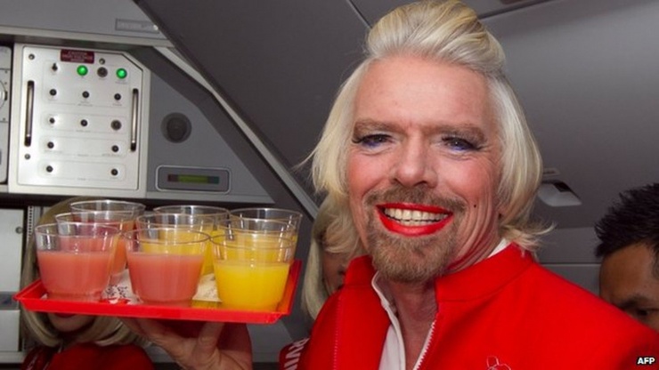 Richard Branson cũng từng từng ăn mặc như tiếp viên hàng không, chú rể Ấn Độ, cô dâu, cướp biển, thỏ Phục sinh...
