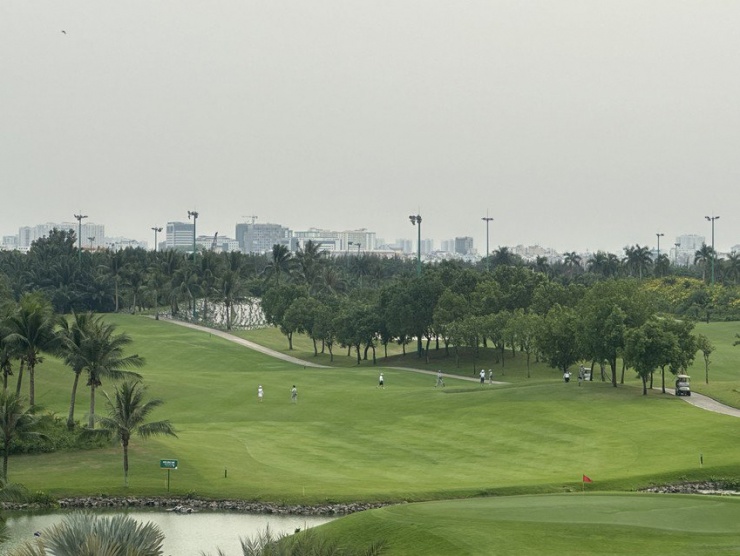 Bên trong sân golf Tân Sơn Nhất, sân golf được đề xuất chuyển đổi thành trung tâm thương mại. Ảnh: P.Đ
