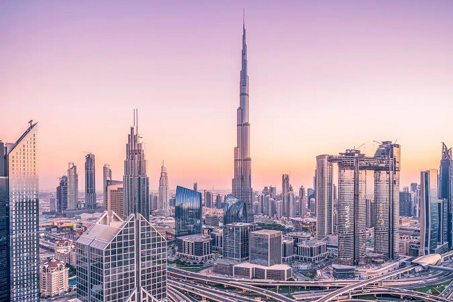 Nằm ở trung tâm thành phố Dubai thịnh vượng, Burj Khalifa là tòa nhà cao nhất thế giới với chiều cao ấn tượng 828m.
