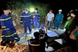 Tin tức trong ngày - Xuyên đêm cứu nạn hai du khách kiệt sức trên núi Cô Tiên