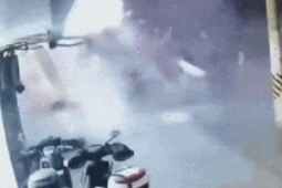 Phi thường - kỳ quặc - Nhà hàng bất ngờ phát nổ, nhiều người đi đường bị hất văng