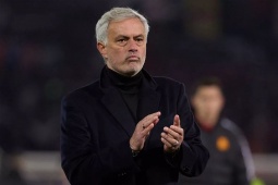 Mourinho từ chối "núi tiền" ở Ả Rập, bất ngờ xuất hiện ở Barcelona