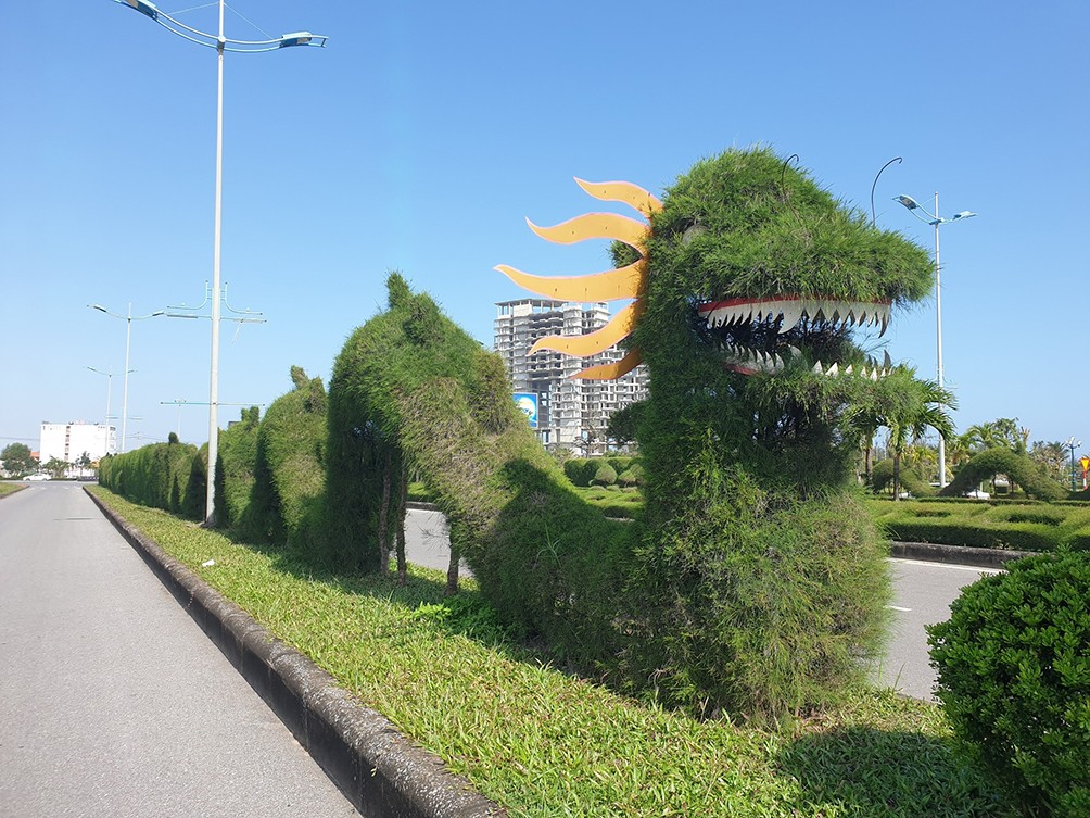 Tranh cãi linh vật rồng tạo hình từ cây xanh ở Quảng Bình - 4