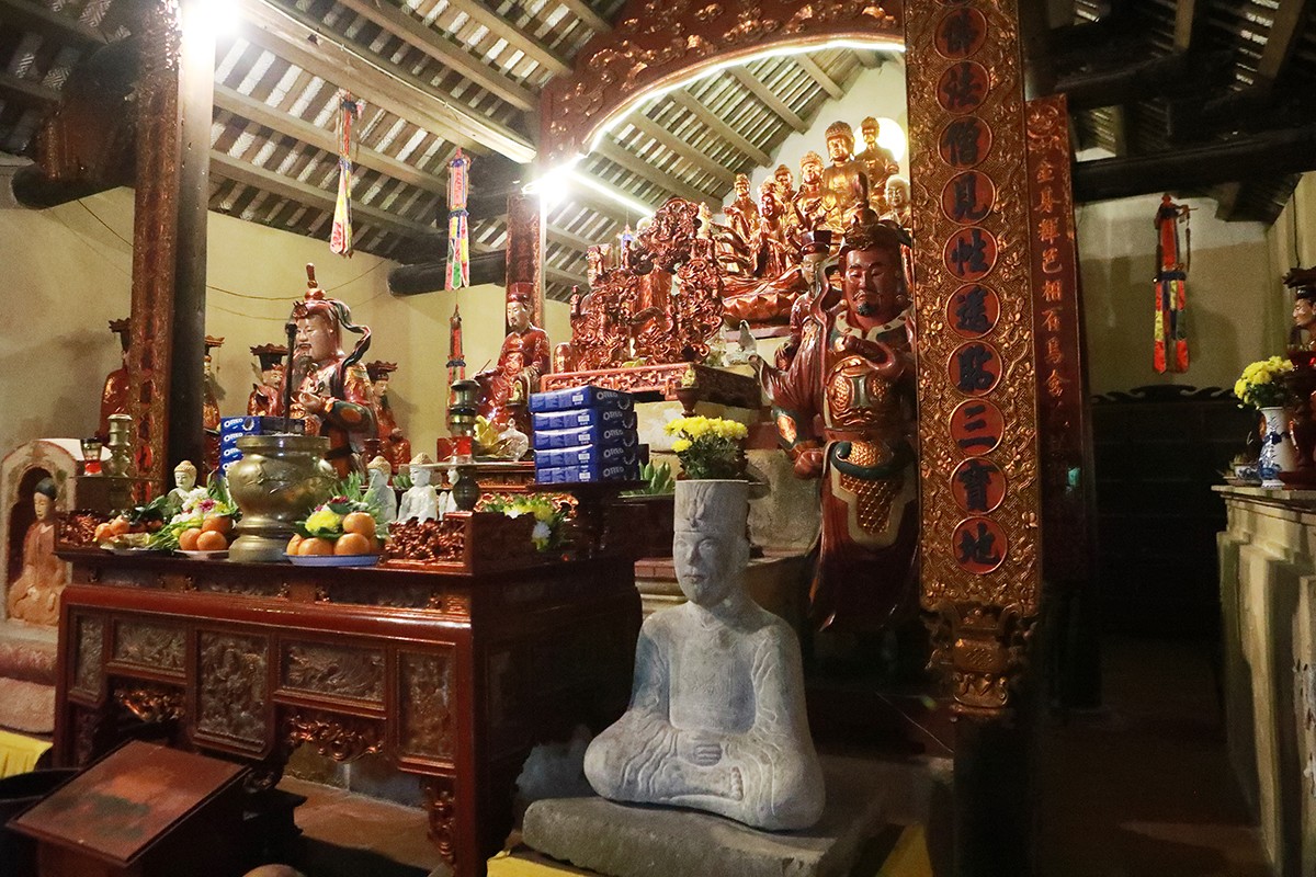 Đặc biệt là pho tượng Thái tổ Mạc Đăng Dung và bức phù điêu Thái Hoàng Thái Hậu Vũ Thị Ngọc Toàn đã được công nhận là bảo vật quốc gia ngày 31/12/2020.