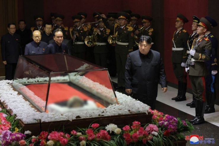 Lãnh đạo Triều Tiên Kim Jong-un dự tang lễ của cựu Chủ tịch quốc hội Triều Tiên Choe Thae-bok hôm 21-1. Ảnh: KCNA